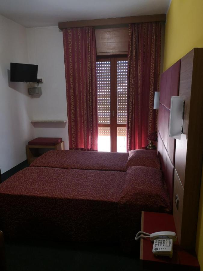 Hotel Alpi Malcesine Zimmer foto